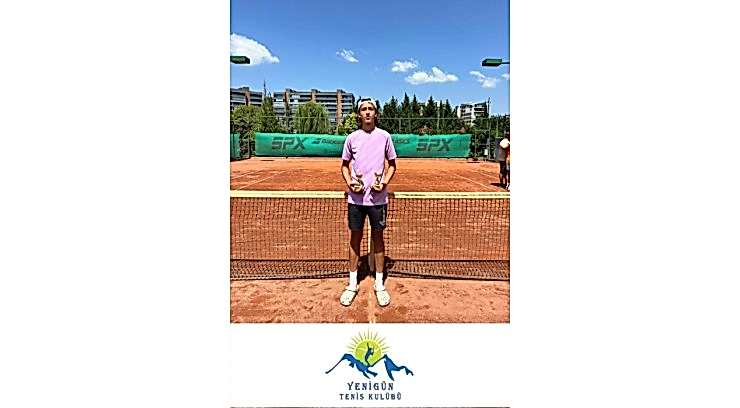 Emir ERİM hem teklerde ve çiftlerde şampiyon